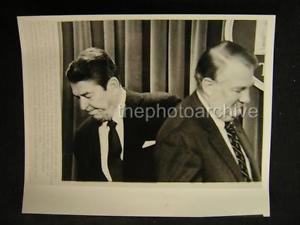 Candid President Ronald Reagan Attorney General Edwin Meese PHOTO 30K