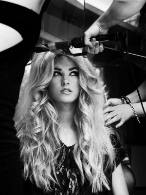 ideal é apenas lavar com shampoo e passar um pouco de condicionador ...