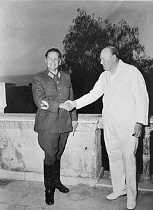 Josip Broz Tito y Winston Churchill en 1944 en Nápoles , Italia .