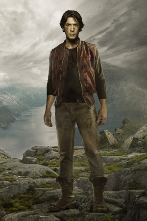 the 100 saison 2 photos promo cast octavia lincoln clarke raven