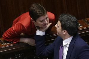 ... Renzi e le tenerezze in Aula http bit ly ljjtI fb bf a fc cb dc e d ba