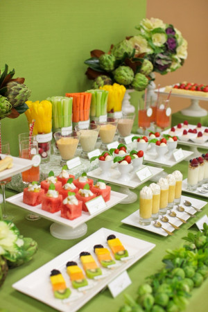 Opção saudável: Mesa de frutas e legumes maravilhosa