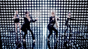girls-performing-i-am-the-best.jpg