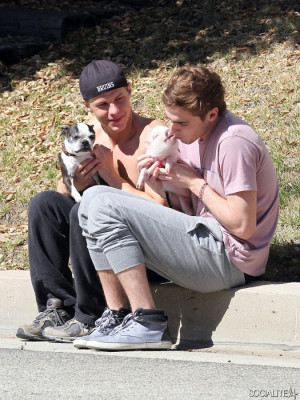 Kendall from Big Time Rush and his pet micro pig. Btr Big, Pigs Yuma ...