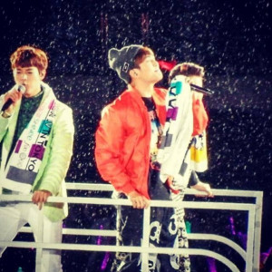 GD esta saliendo con la modelo japonesa Kiko