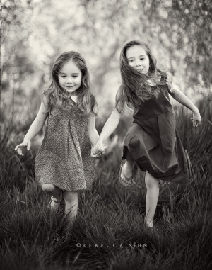 sisters-black-and-white-photography-child-vancouver.jpg