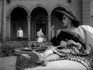 Gloria Swanson—Sunset-blvd—Edith-Head-outfit