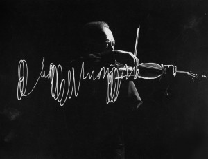 Gjon Mili: Violinist Jascha Heifetz playing in Mili’s darkened ...