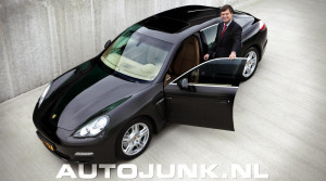 Foto Jan Peter Balkenende opent nieuw pand Porsche Rotterdam