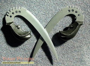 The-Chronicles-of-Riddick-Riddick-swingblades-replica-styrene-1.jpg