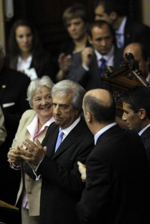 El nuevo mandatario de Uruguay Tabar V zquez c aplaude hoy