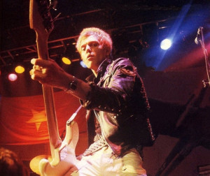 Paul Simonon - The cover & the bass line of London Calling says it all ...