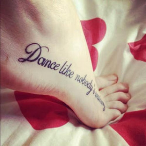 Foto de tattoos en el pie de frases. Imagen de: lovenstyle.com
