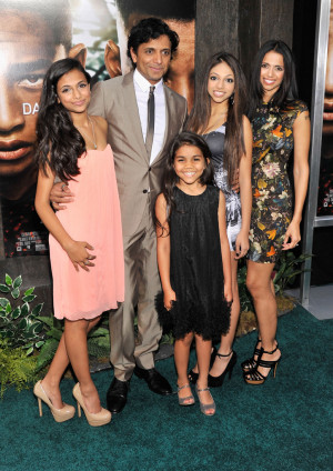 Thread: M. Night Shyamalan, wife Bhavna Vaswani and daughters - 'After ...