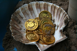 Small World Play: Pirate Treasure Island