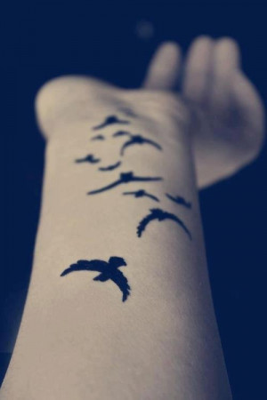 Flying birds wrist tattoo designs – beautiful wrist tattoo for girls