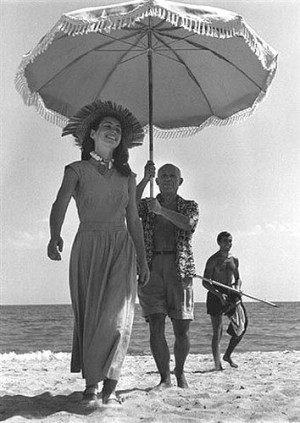 Francoise Gilot & Pablo Picasso photographed by Robert Capa (1948)