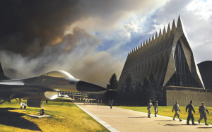 Humo en la Air Force Academy Chapel