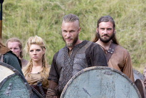 View full size Lagertha (Katheryn Winnick), Ragnar (Travis Fimmel) and ...