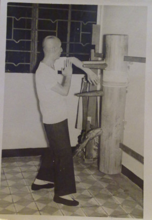 Wing Chun Grand Master Ip Man 葉問 and His Wooden Dummy Section 2