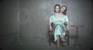 Sarah Paulson Bette and Dot Tattler American Horror Story Freak Show ...