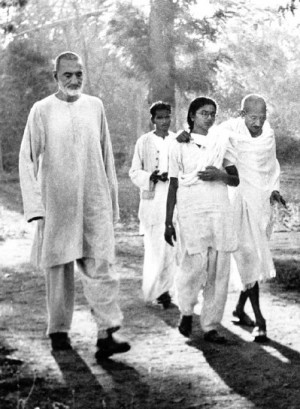 Mahatma Gandhi on a walk with Khan Abdul Ghaffar Khan