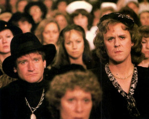 Robin Williams in drag, John Lithgow as a woman, in a memorial service ...