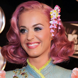 Katy-Perry-Pink-Hair-VMAs.jpg