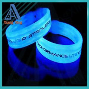 Glow_in_the_dark_silicone_wristbands.jpg