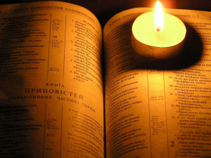 Bible and candle Papel de Parede Imagem