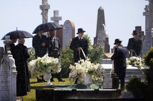 ... gatsby film burial scene 2013 movie daisies the great gatsby sets