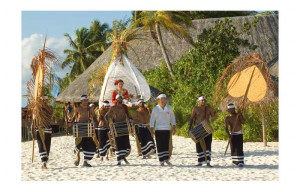 Black And White Hawaiian...