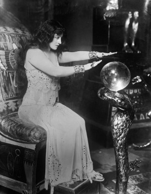 Silent film actress Pauline Frederick (1883-1938).