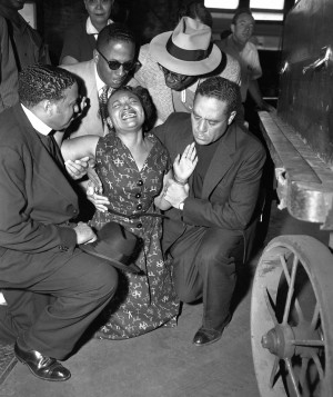Mamie Till Mobley collapses when her son Emmett 39 s body arrives at ...