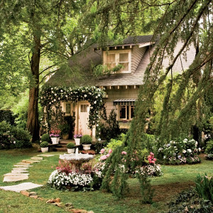 great gatsby movie set design - nick carraway cottage exterior.jpg