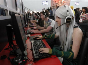 Geek girls unite around games, comics and a Buffy sing-along | Reuters