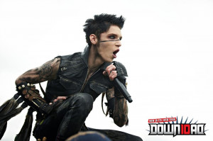 So….Biersack looks good with short hair too. Good to know ^-^