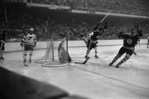 BOBBY ORR 1970-Stanley Cup - The Famous Diving Goal From Behind The ...