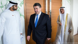 Sigmar Gabriel mit seinem Amtskollegen aus Abu Dhabi Foto picture