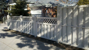 Vinyl Shadow Box fence with lattice top