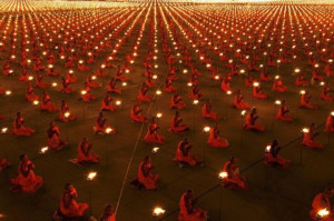 100.000 monks gather and ‘pray’ for a better world