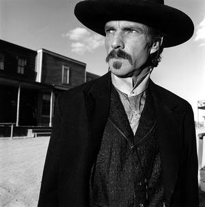 Kevin Costner (Wyatt Earp) Dennis Quaid (Doc Holliday)