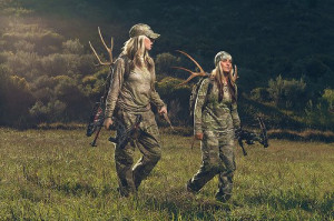 Bow Hunting Women | HuntDrop I NEED A GIRL FRIEND LIKE THIS! NOW THATS ...
