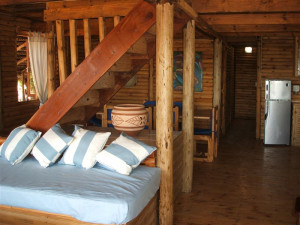 10 Sleeper - Lounge and Dining area