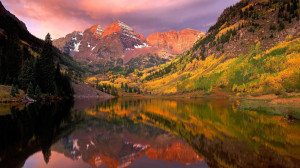Mountains, lake and autumn Picturesque Aspen, Colorado, combines every ...