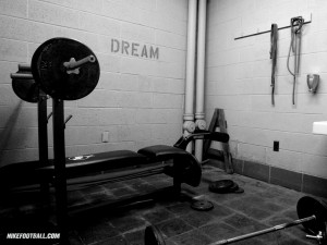 NFL Nike Football Motivational Dream 1024x768 DESKTOP