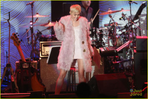 Curta o DMT no Facebook e receba notícias diretamente em sua timeline ...