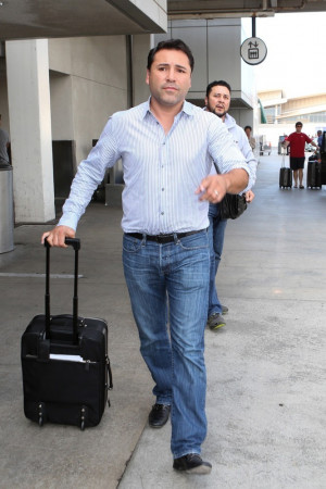 Oscar De La Hoya seen at LAX wtCpEcsCLr0x jpg