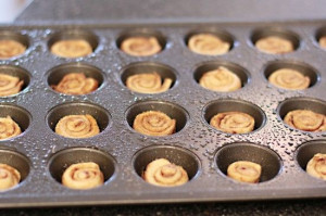 Cinnamon roll cupcakes