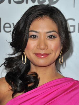 Liza Lapira's photo.